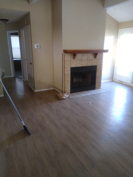 Primary Photo - 415 Valley Mills Dr