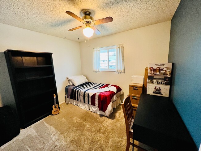 Building Photo - $0 DEPOSIT OPTION, TWO STORY TOWNHOME, CARPORT, NEW FLOORING, STORAGE, PRIMARY BED/BATH, A/C