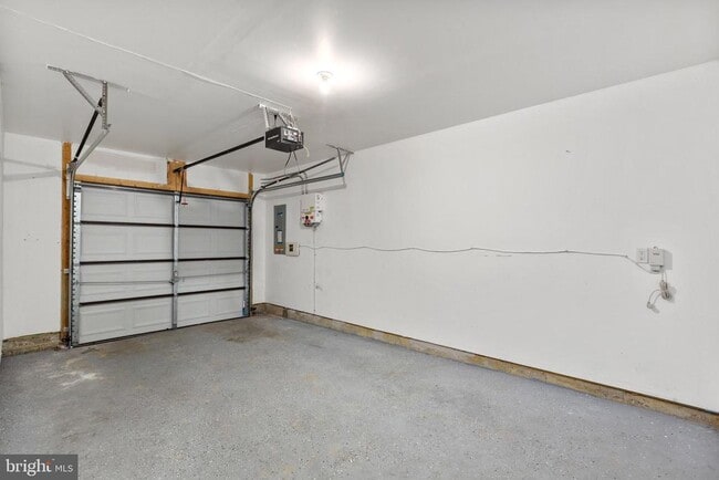 Building Photo - 5345 Tweeddale Pl