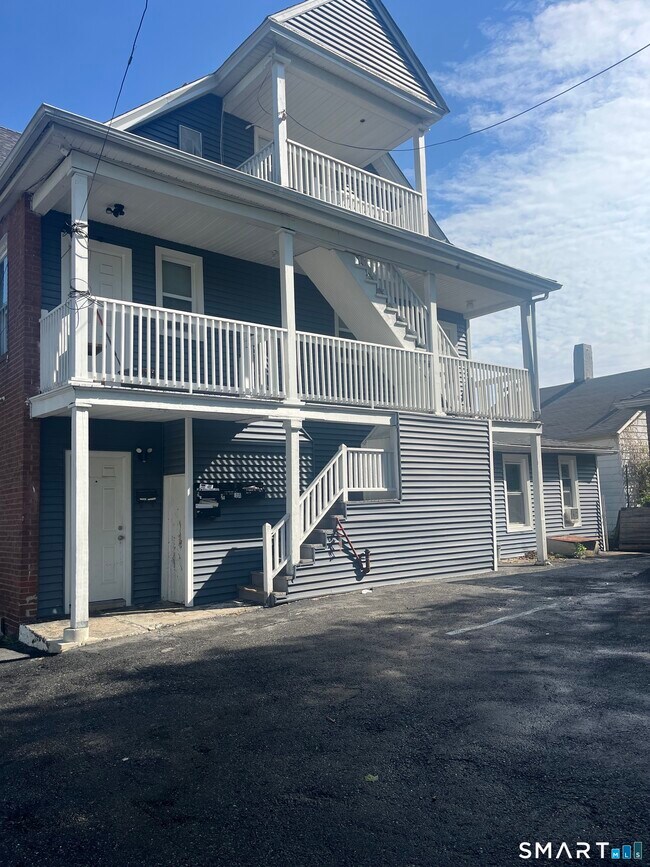 Building Photo - 23 Highland Ave