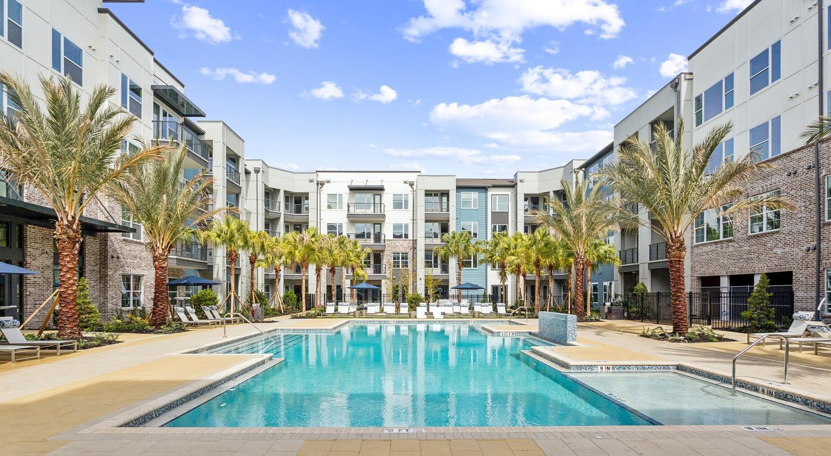 Building Photo - 7311 Baymeadows Way