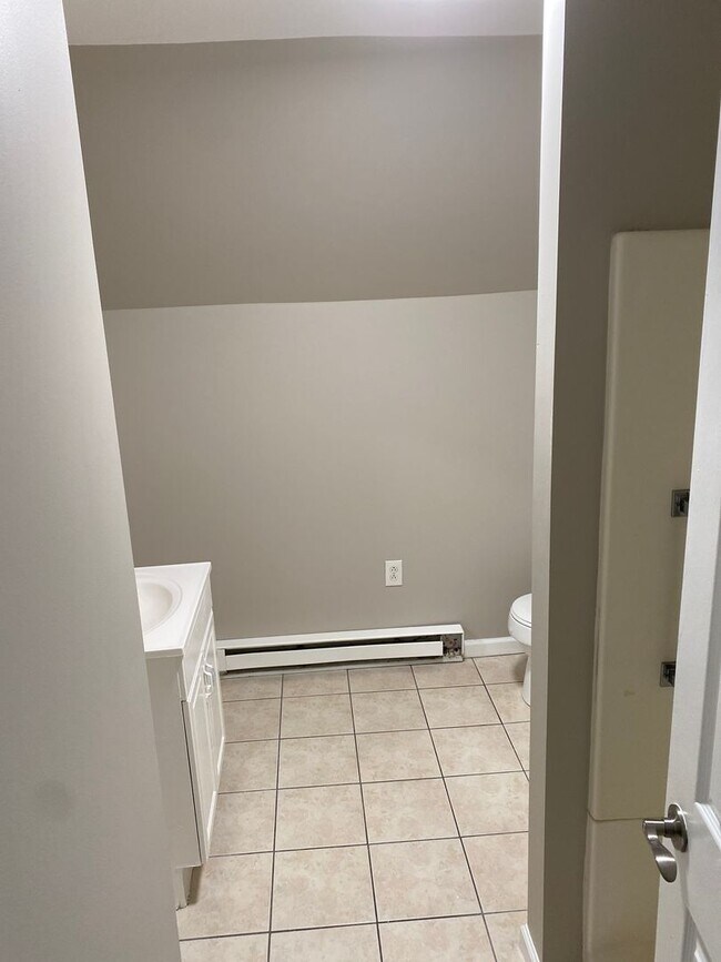 Building Photo - 142 Walnut St