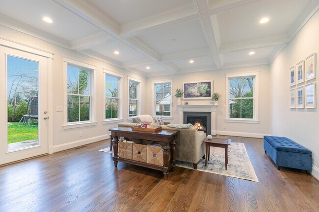 Building Photo - 7018 Statendam Ct