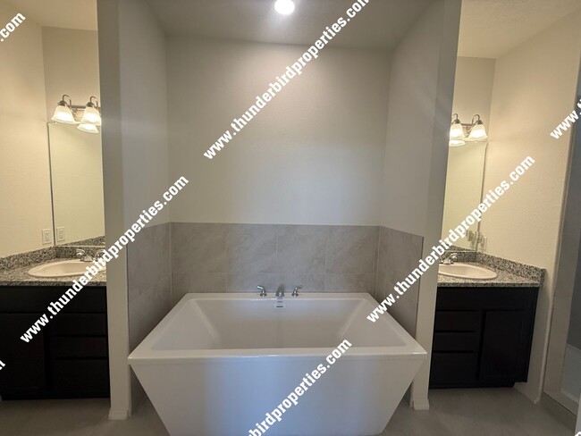 Building Photo - Great 4 bedroom home - Rio Rancho
