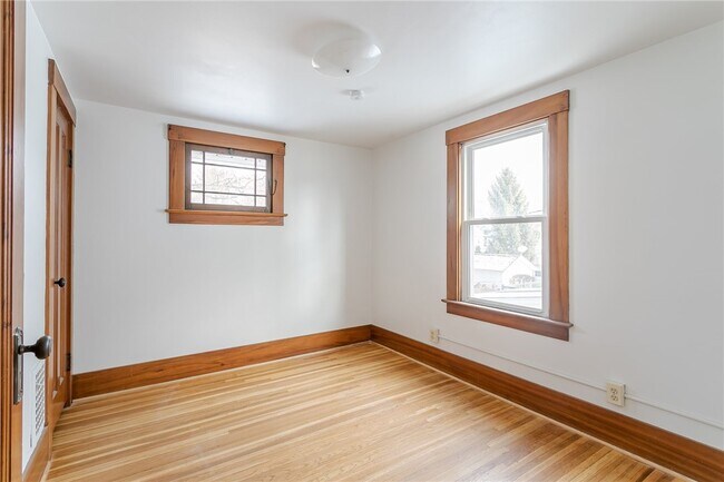 Building Photo - 176 Merwin Ave