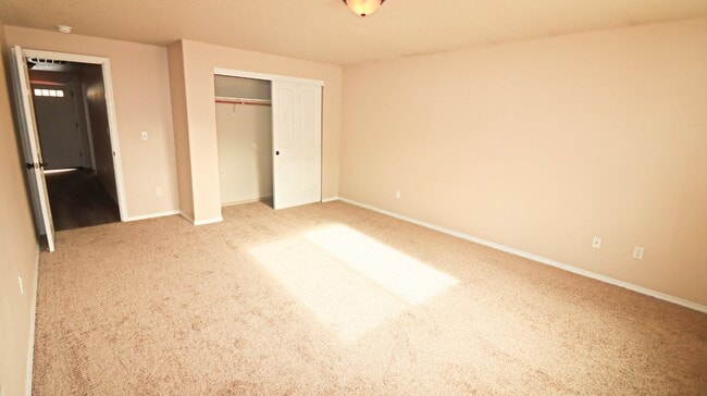 Building Photo - *MOVE IN SPECIAL*  3 Bedroom 2 Bath Single...