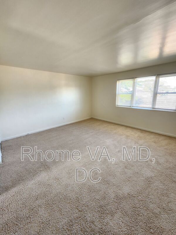 Building Photo - 6192 Greenwood Dr