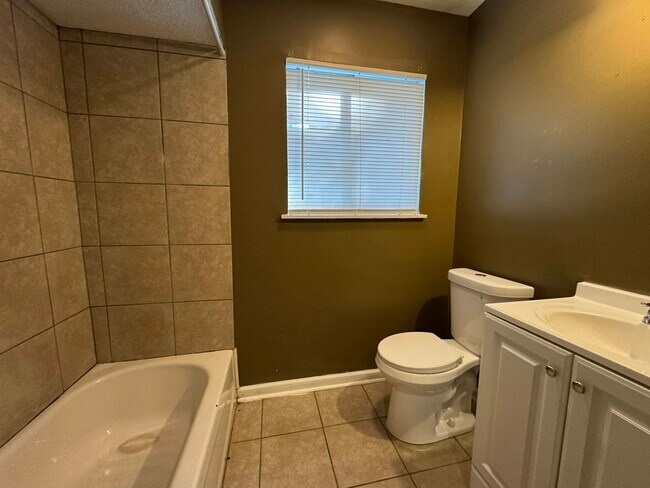 Building Photo - 1547 Dianne Dr