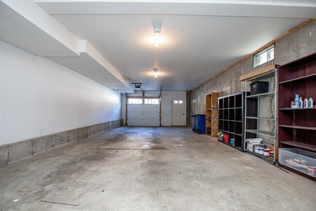 Building Photo - 8 Summer Hill Cir