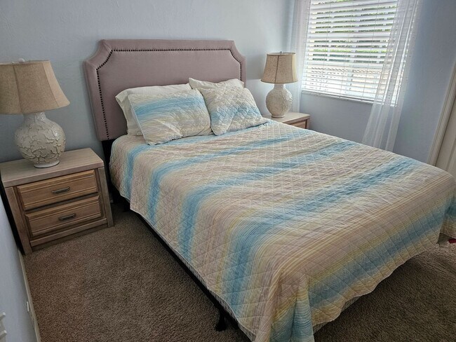 Building Photo - Available at a discounted rate - Furnished 3BR/2BA second floor condo in Worthington!