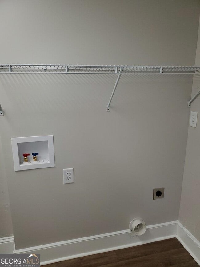 Building Photo - 811 Woodrow Ave