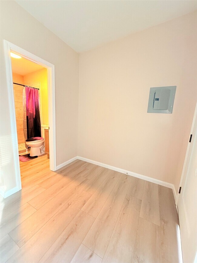 Building Photo - 814 Saddle Rock Dr