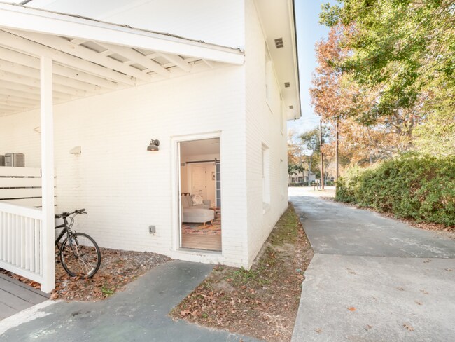 Building Photo - 1150 Folly Rd