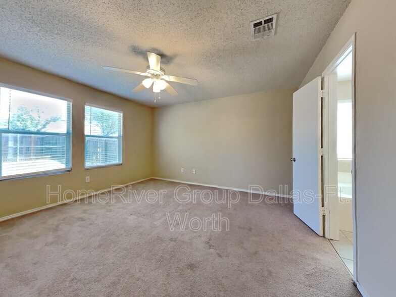 Building Photo - 9952 Thomas Jefferson Dr