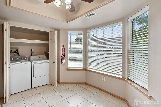 Building Photo - 23 Cloister Ct