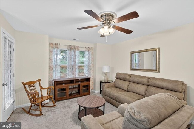 Building Photo - 511 Diamond Dr