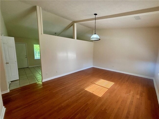 Building Photo - 880 Stillwater Ln