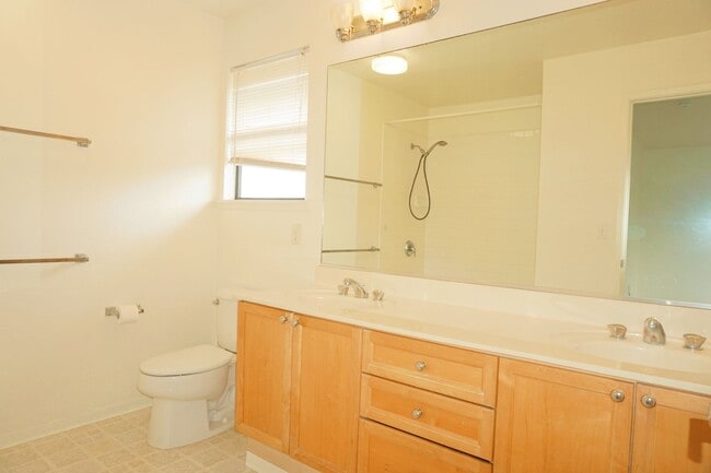 Building Photo - Centrally located Waipahu Single Family Home!