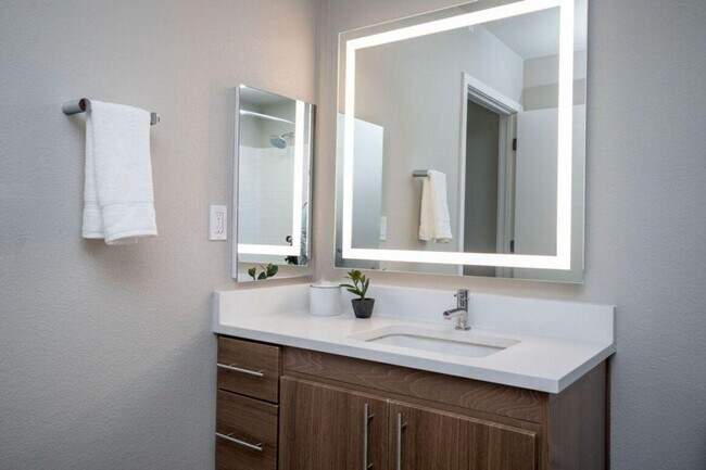 Building Photo - 398 Ortega Ave