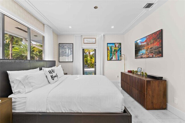 Building Photo - 9040 SW 110th Ave