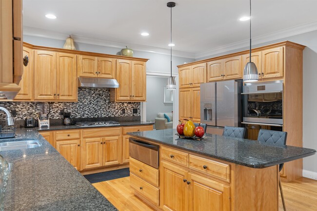 Building Photo - 6 Tanglewood Dr