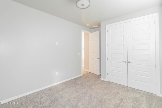 Building Photo - 864 Lemington St