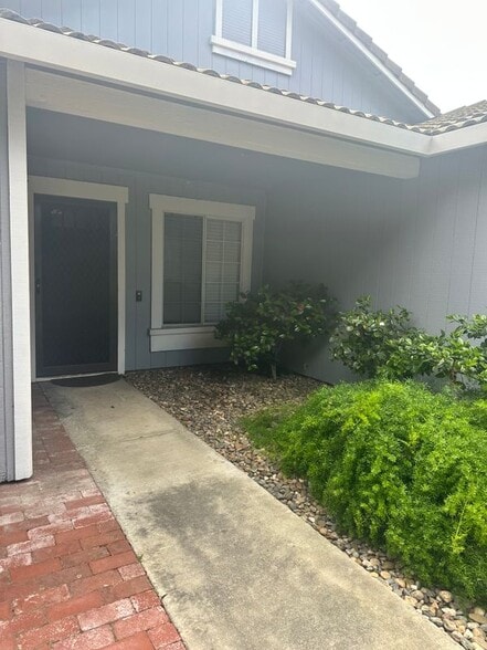 Building Photo - 430 Silvertail Pl