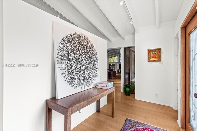 Building Photo - 2132 Middle River Dr