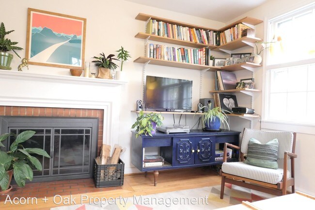 Building Photo - 3 br, 1 bath House - 1014 W Lakewood Ave