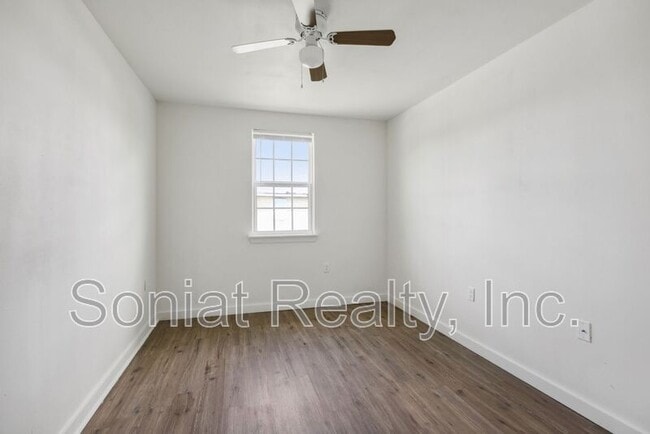 Building Photo - 7760 N Coronet Ct