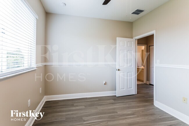 Building Photo - 2530 NE 41st Terrace