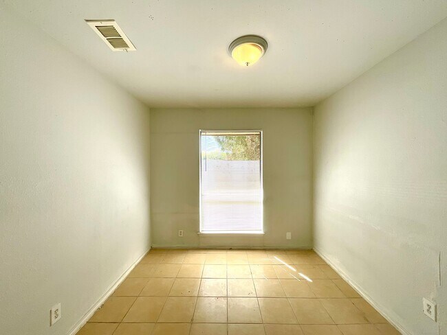 Building Photo - Lovely 3 Bedroom/ 2 Bath Home In Converse, TX!