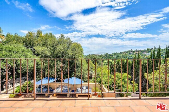 Building Photo - 4557 Saltillo St