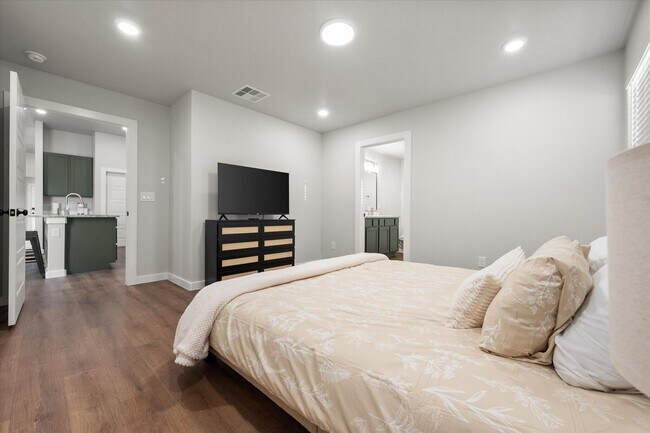 Building Photo - 2150 Kokomo Ave