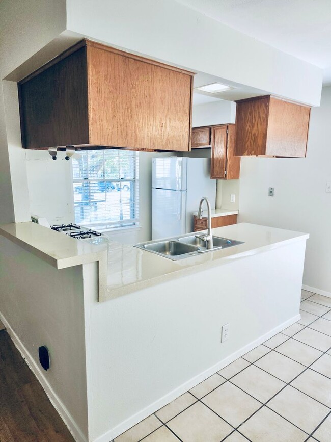 Building Photo - 1922 Nicole Cir