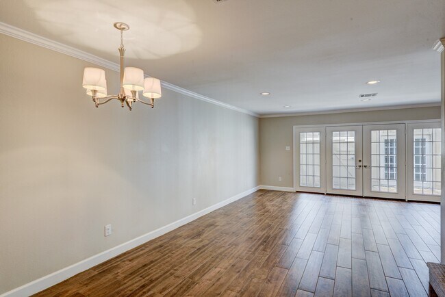 Building Photo - 5869 Valley Forge Dr