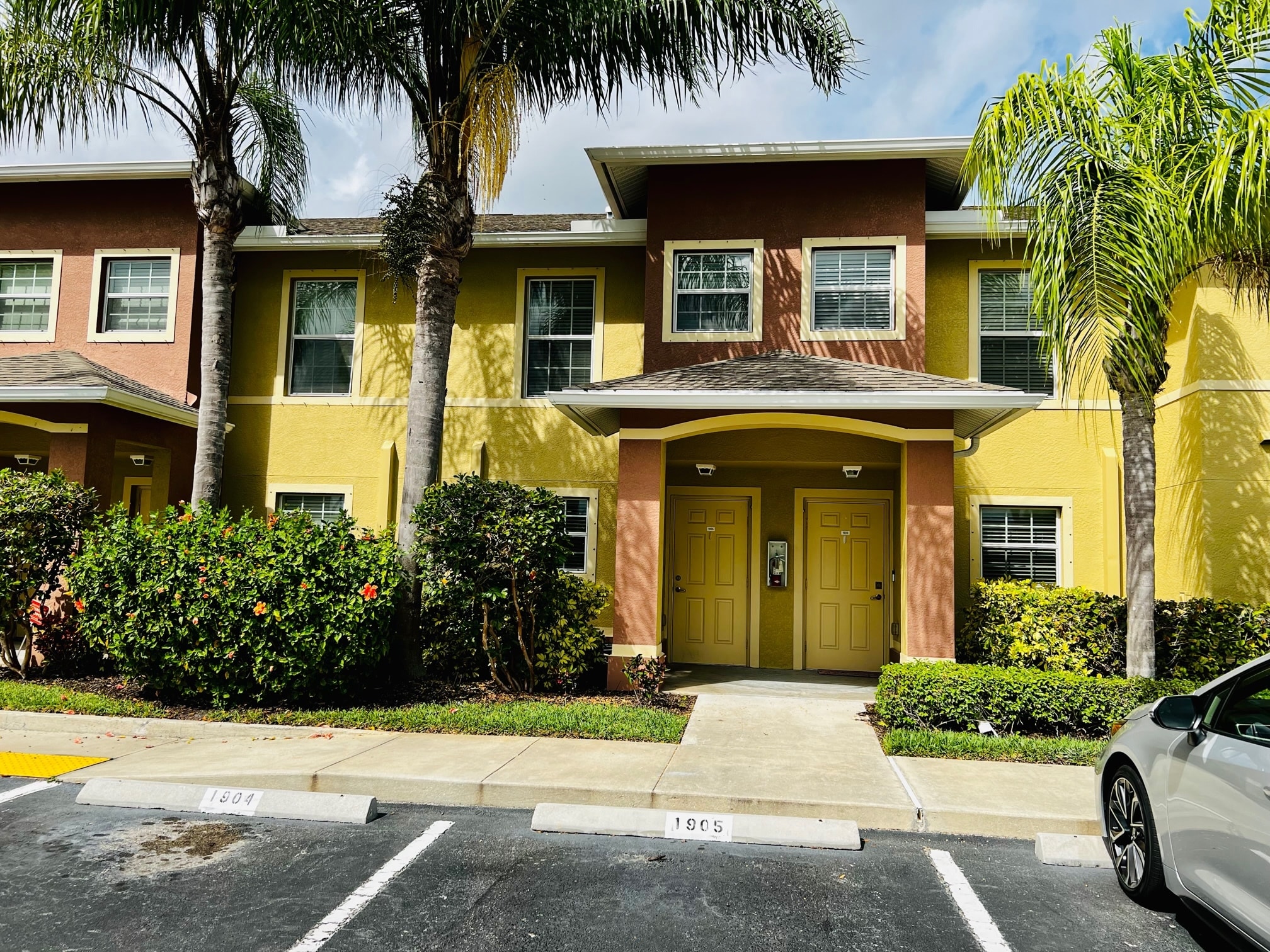 Building Photo - 9093 Gervais Cir