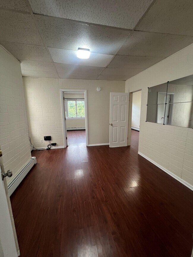 Building Photo - 123 Collard St