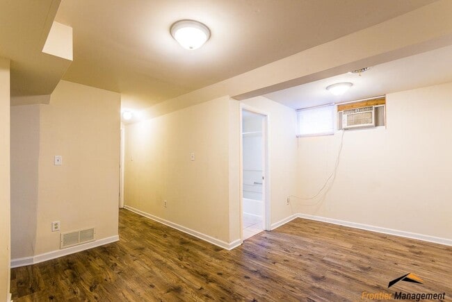 Building Photo - 527 Moro St