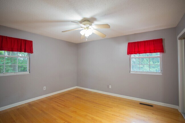 Building Photo - 2992 Corrib Dr