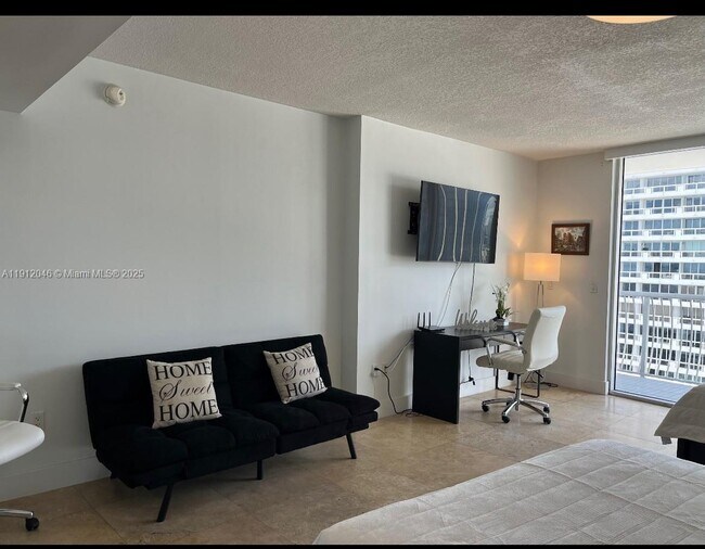 Building Photo - 1750 N Bayshore Dr