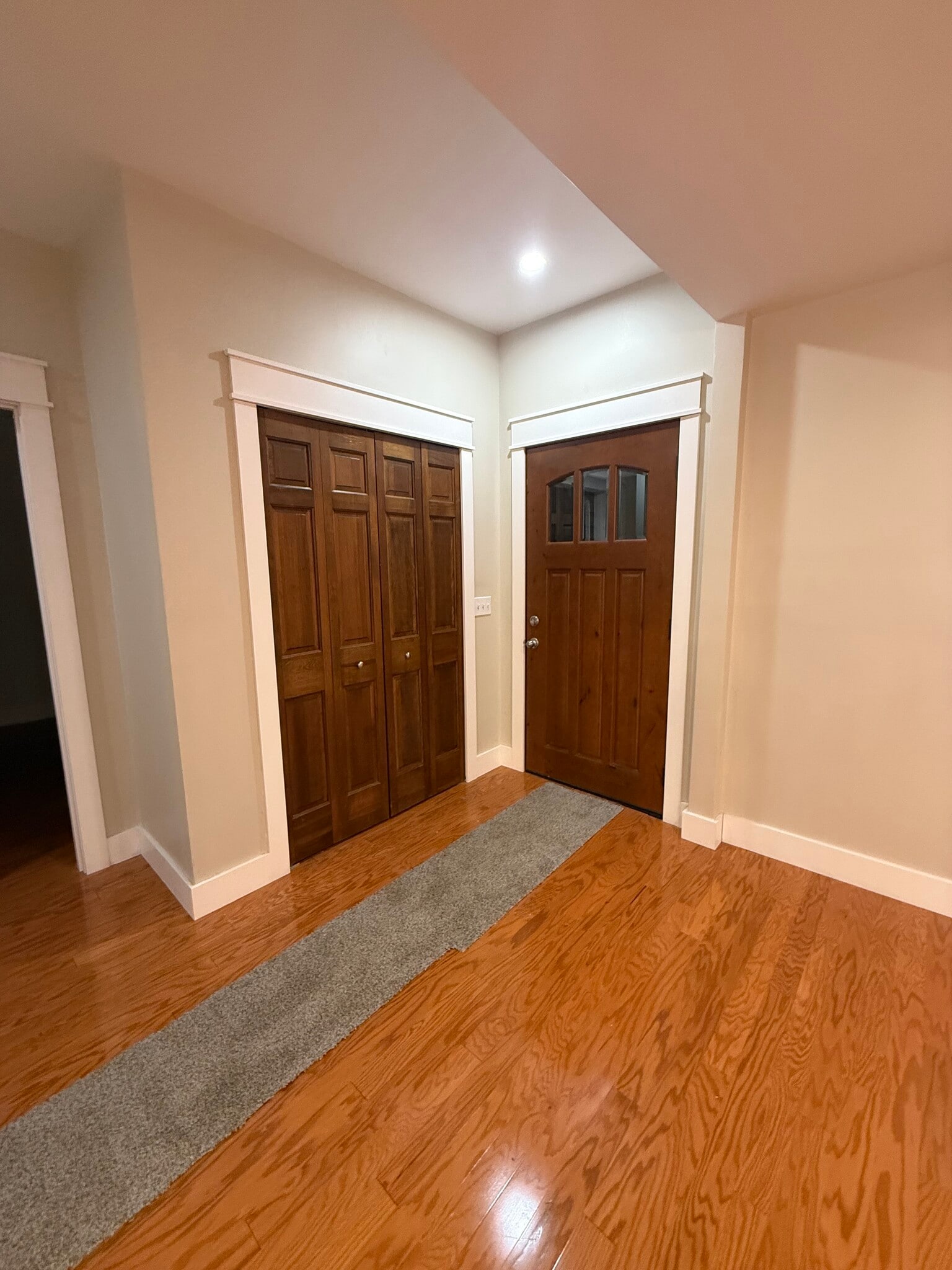 Building Photo - 202 Oak St