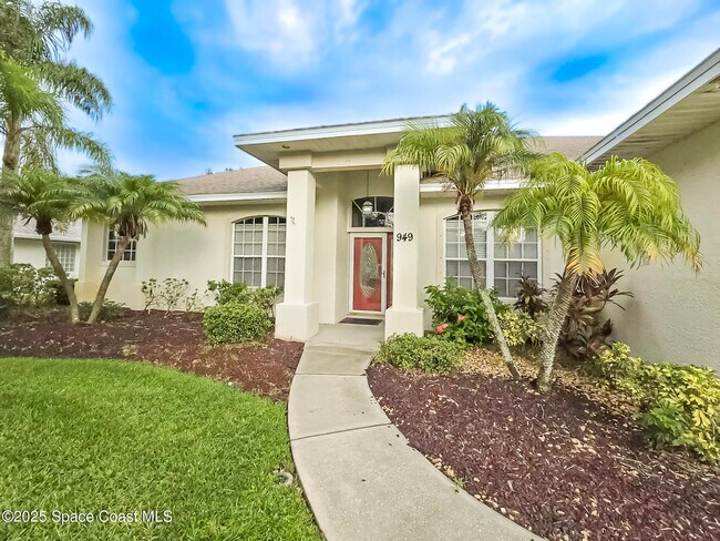 Building Photo - 949 SE Gardenbrook Ct