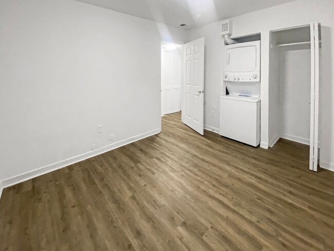 Building Photo - Charming & Updated 1-Bedroom Home with Mod...