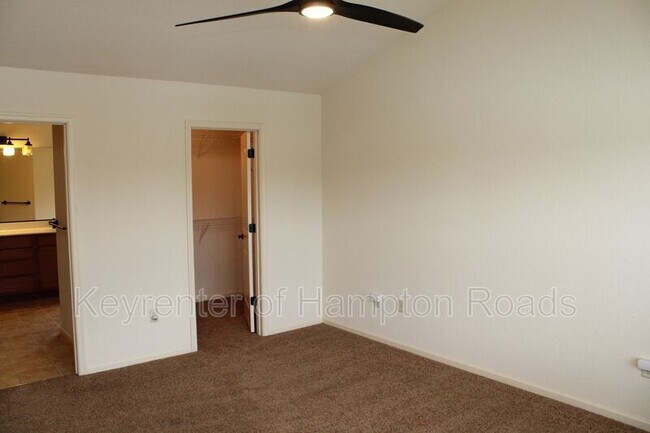 Building Photo - 3901 Grand Isle Dr
