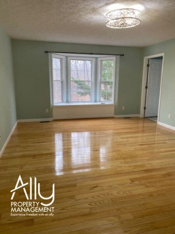 Building Photo - 35 Hardwood Rd