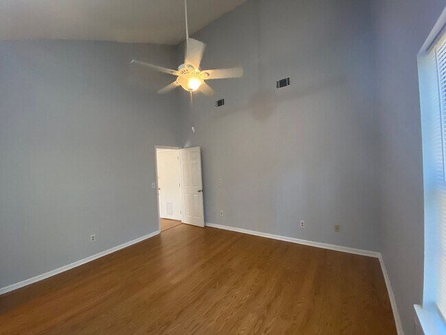 Building Photo - 3154 Folsom Rd
