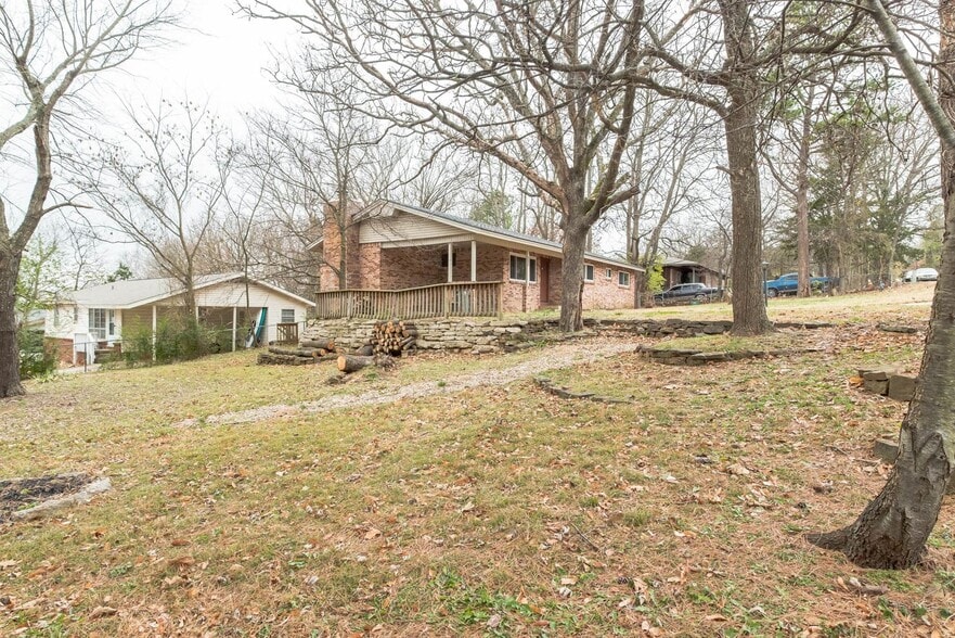 Building Photo - 1737 E 5th St