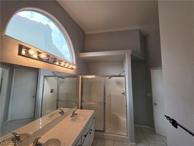 Building Photo - 5843 Berry Hill Ln