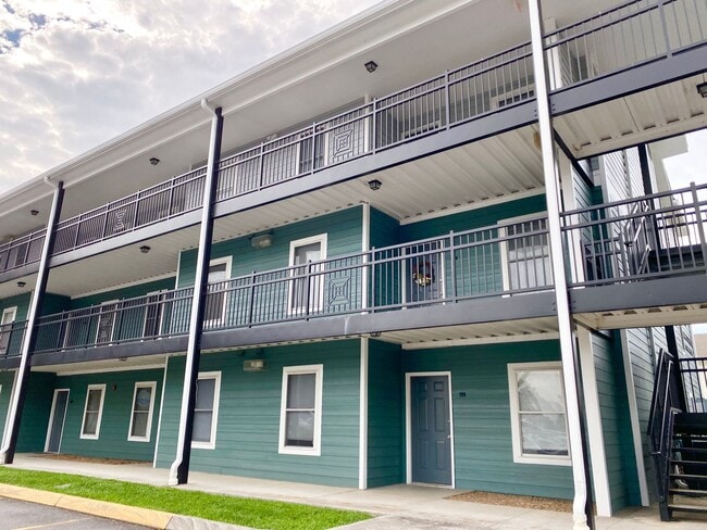 Building Photo - Laurel Station Condos #203 3BD/2BA $3150 PER MONTH includes 2 Assigned parking spaces! Move in 8/...